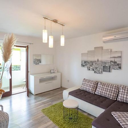 Apartman Doris Lovran Exteriör bild