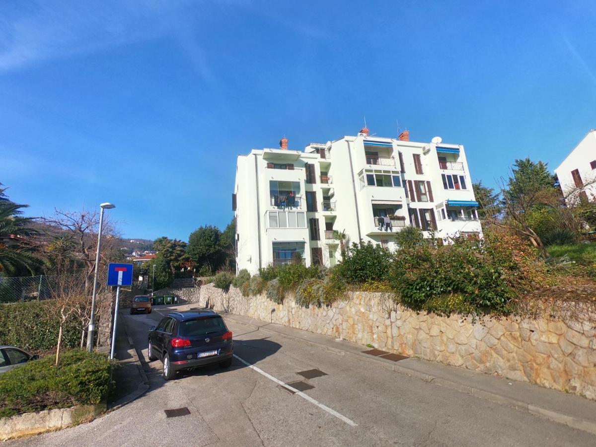 Apartman Doris Lovran Exteriör bild