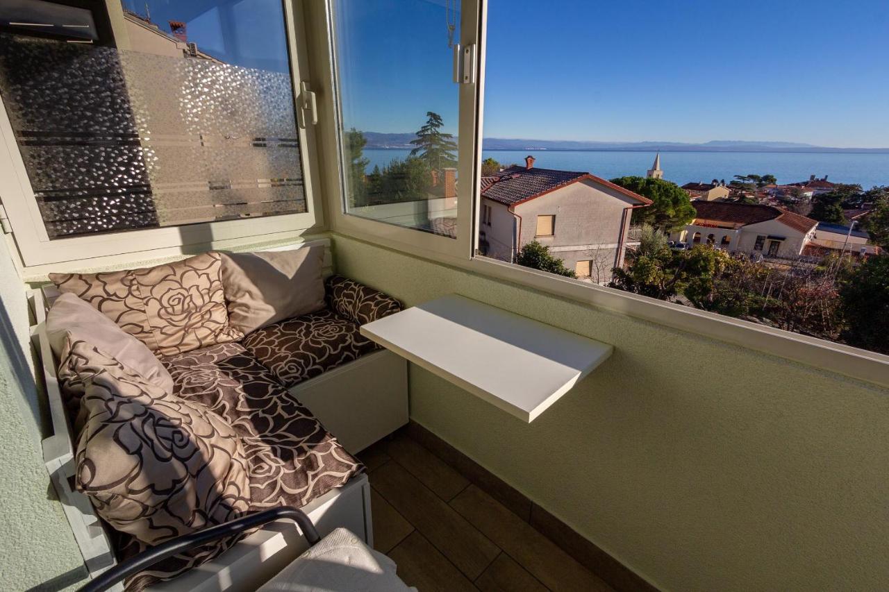 Apartman Doris Lovran Exteriör bild
