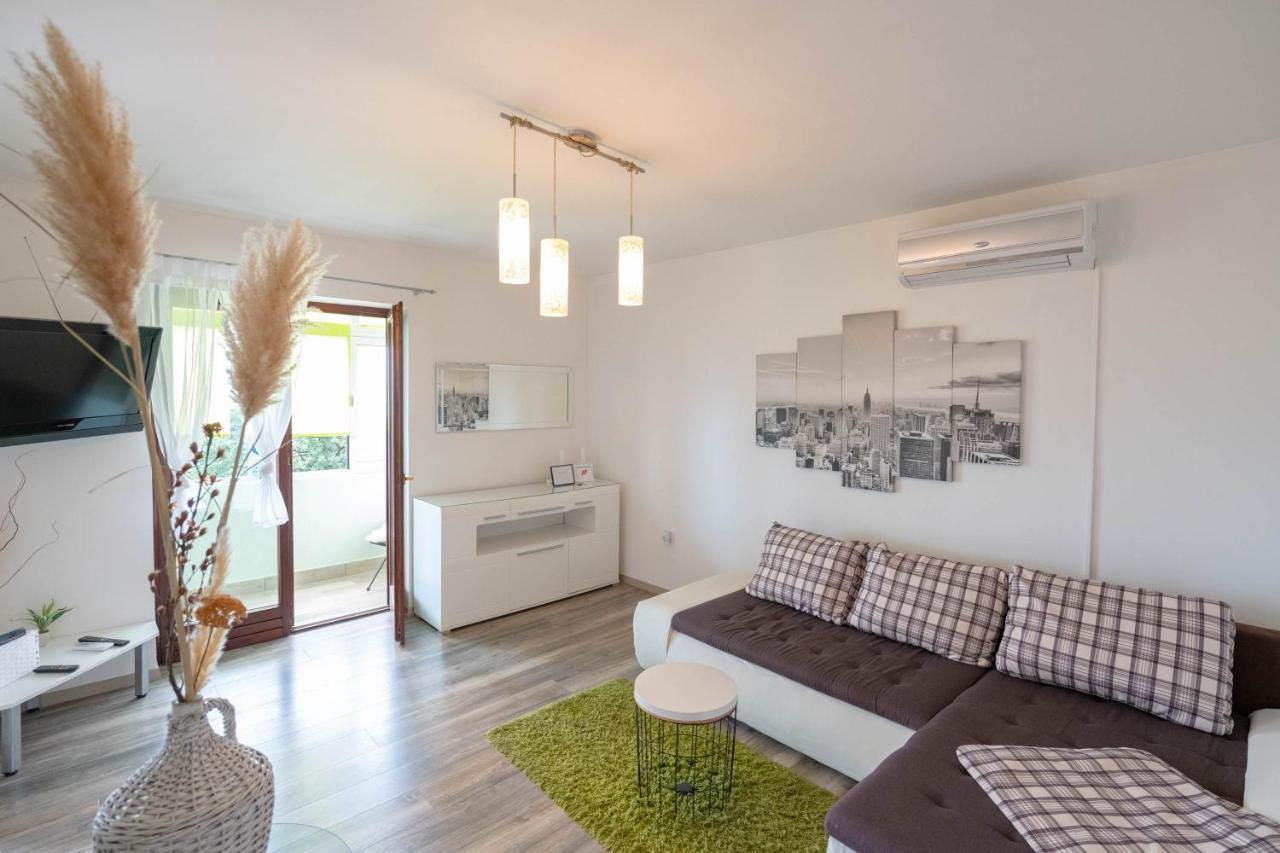 Apartman Doris Lovran Exteriör bild