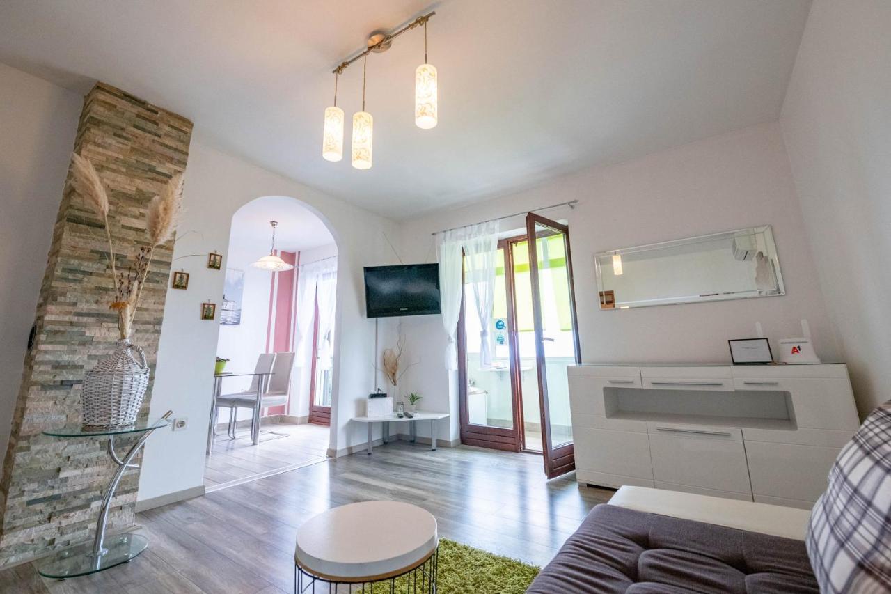 Apartman Doris Lovran Exteriör bild