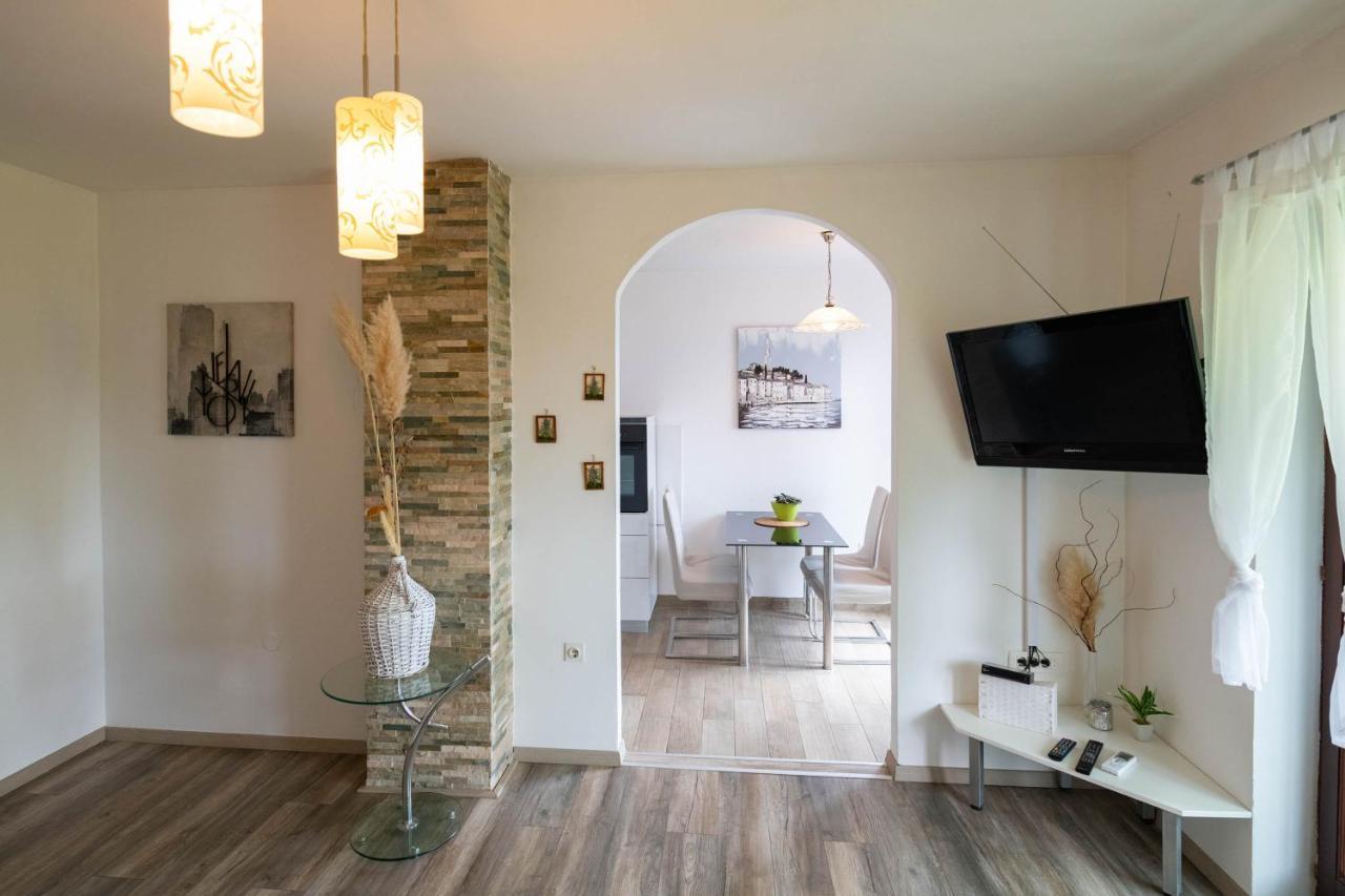 Apartman Doris Lovran Exteriör bild